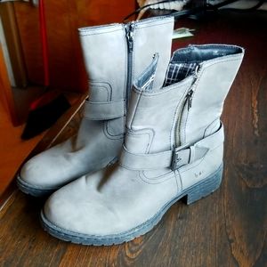 Boc gray boots 7.5